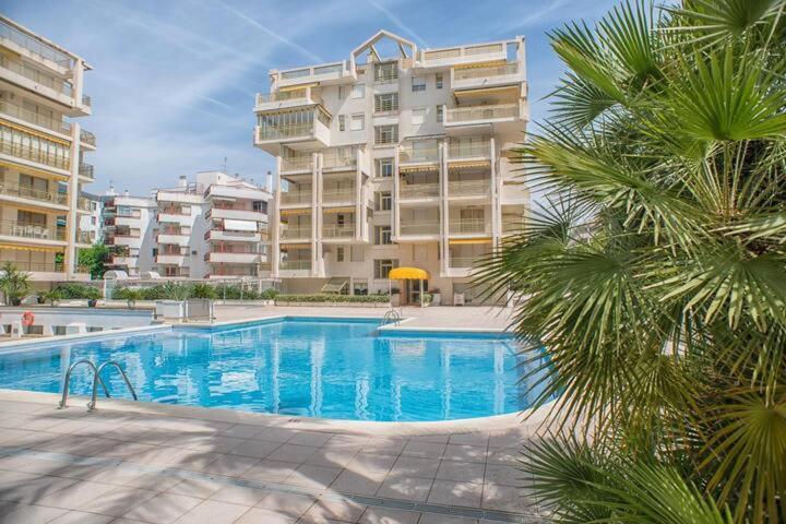 Salou Novelty Primera Linea De Mar Bagian luar foto